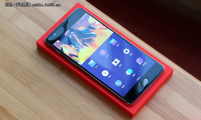 2699元起 一加手机3T今天上午10点首销_沙发