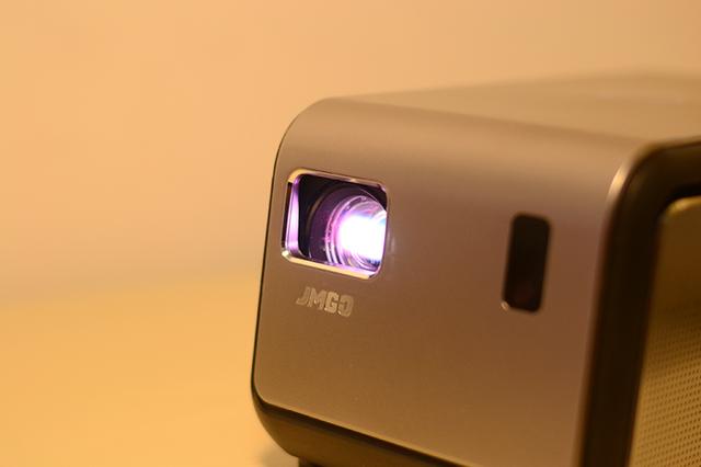 1080P物理分辨率，真高清千流明投影，坚果J6新品体验_沙发管家官网
