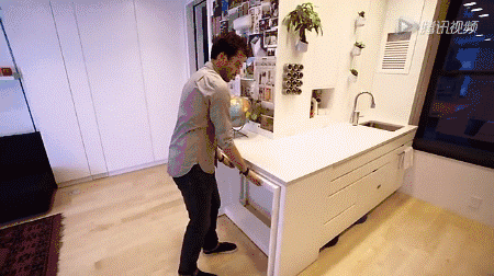 任何你想象不到的地方 都会新的收纳方式出现 别以为客厅里只有一张