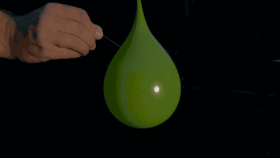 火燃起瞬间的颜色与气体变化